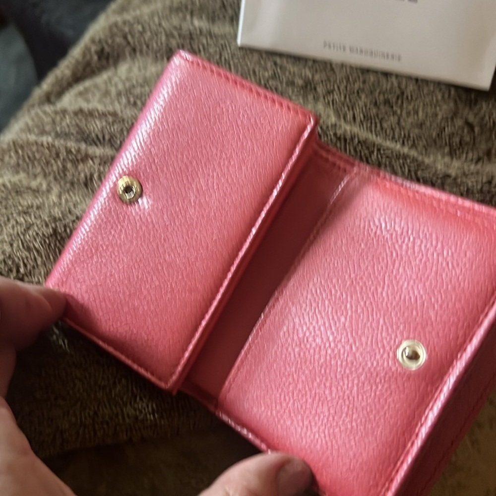 Pink Caviar leather Chanel trifold in beautiful used condition w/ box - Picture 8 of 10